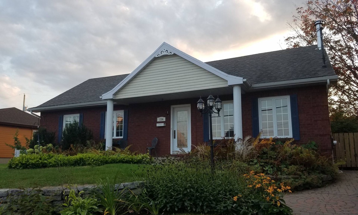Saint-Nicolas House | Large private bungalow in Lévis