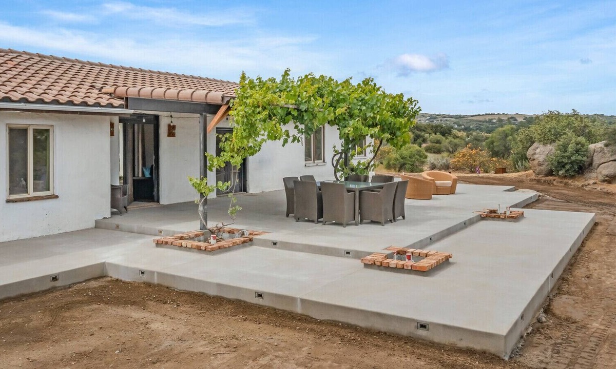 Campo House | Large private home, mountain and lake views.