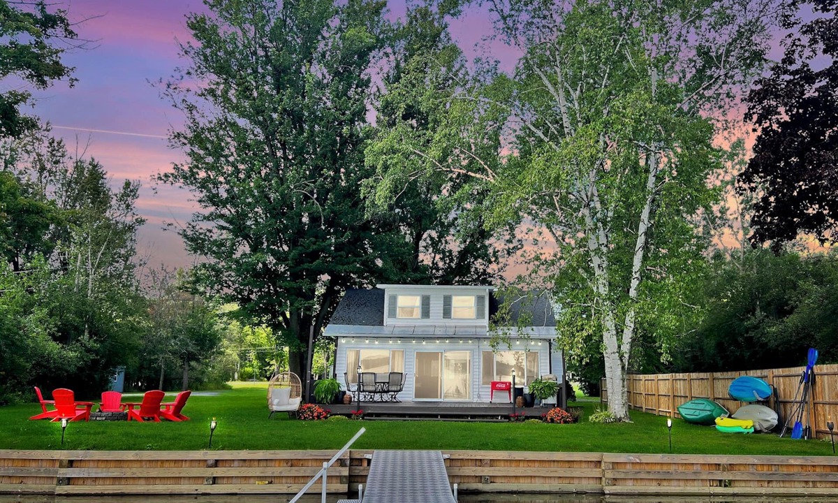 Auburn Cottage | Large Private Lakefront Rare 2+ Acre Lot