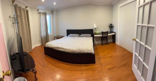 Mississauga House | Large private room