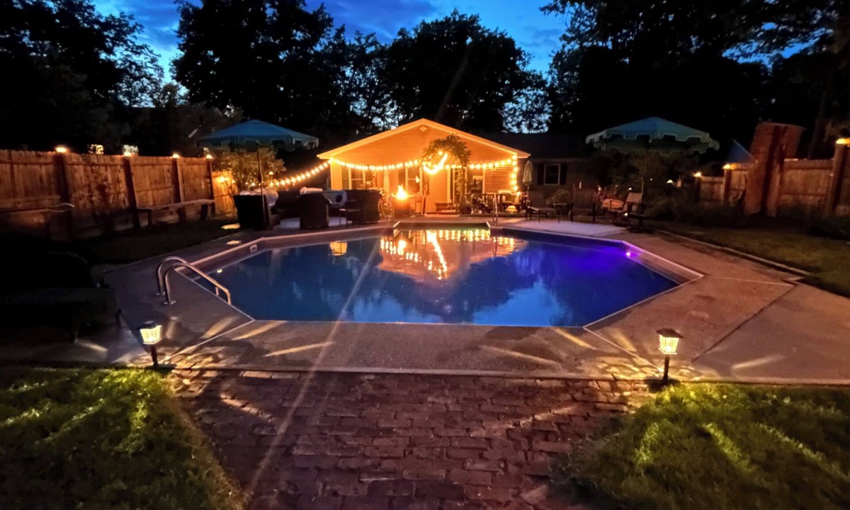 Geyser Crest House | Large Private Yard W/Pool mins to SPAC & Travers Weekend Currently Available