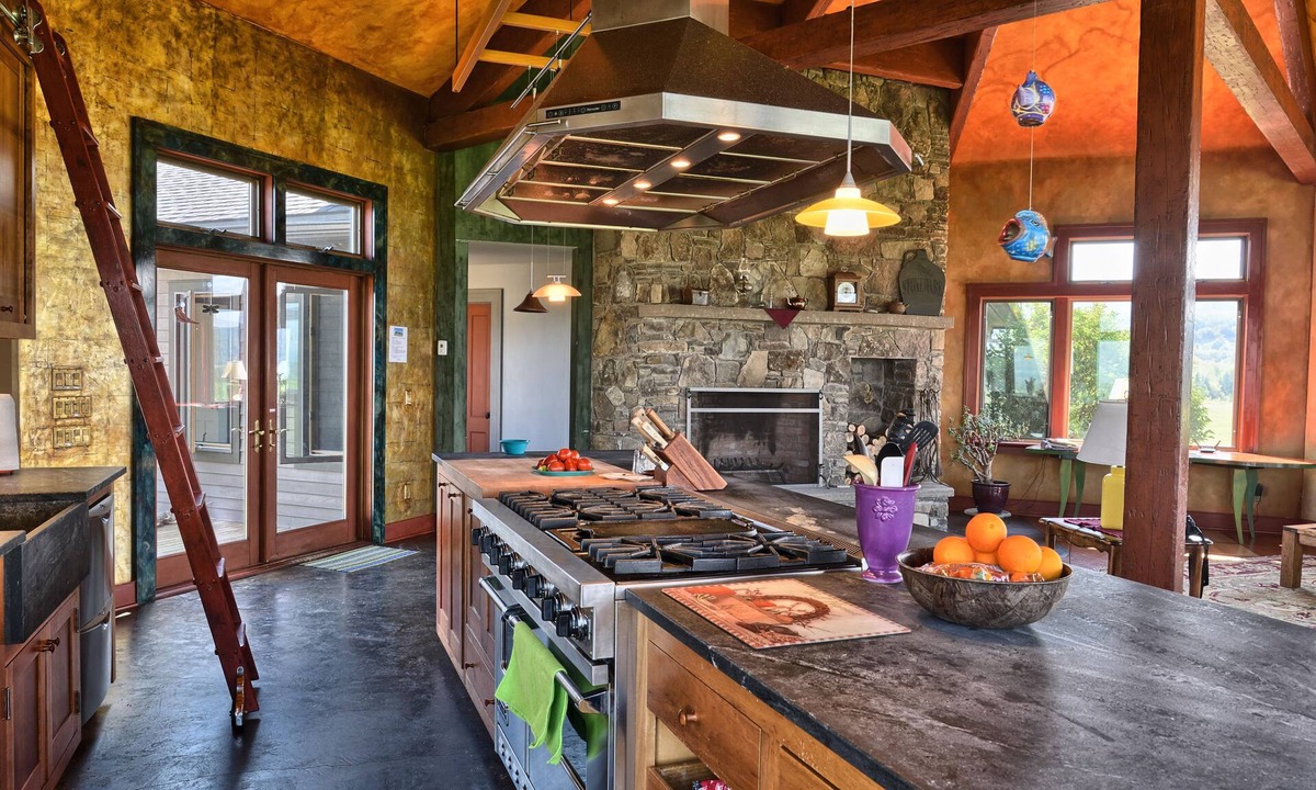 Sprout Brook House | Large property with 2nd barn/game house and additional beds