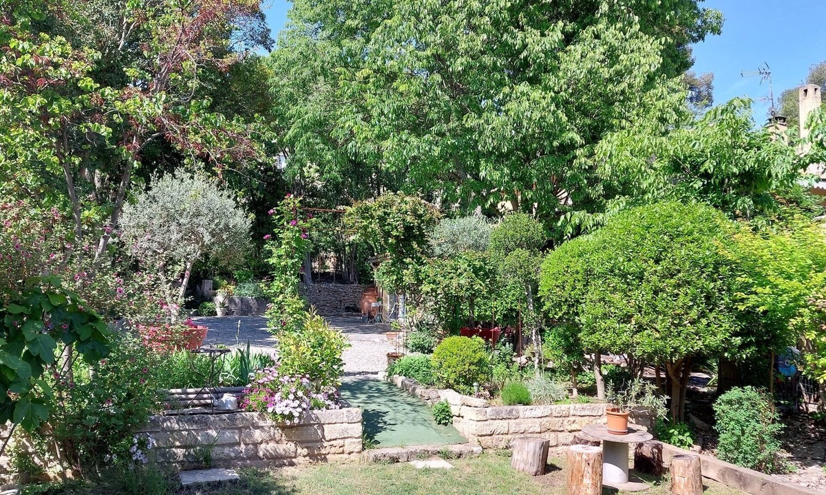 Hopitaux-Facultes House | Large, quiet house with wooded garden and swimming pool, near town center (12')