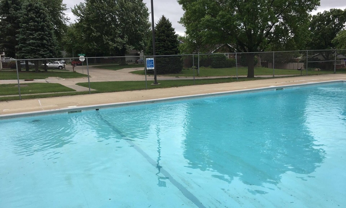 Urbandale House | Large Ranch Style Home with 6-7 bedrooms