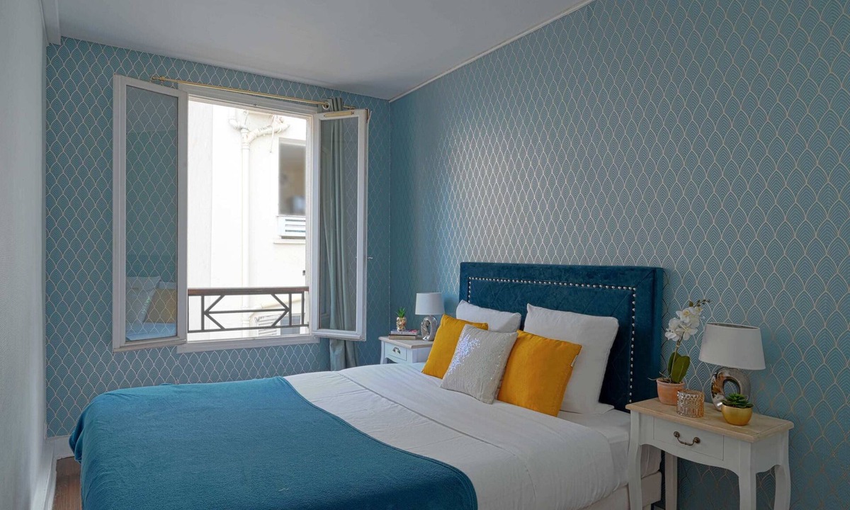 Notre-Dame Apartment | Large Renovated Apartment Chateau Versailles