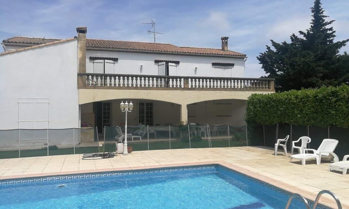 Saint-Jean-de-Vedas Villa | Large residence with private swimming pool 10X5, with wooded grounds