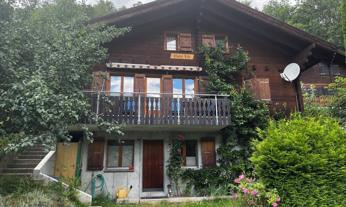 Fiesch Ski Chalet | Large romantic chalet in the countryside with Swedish stove!