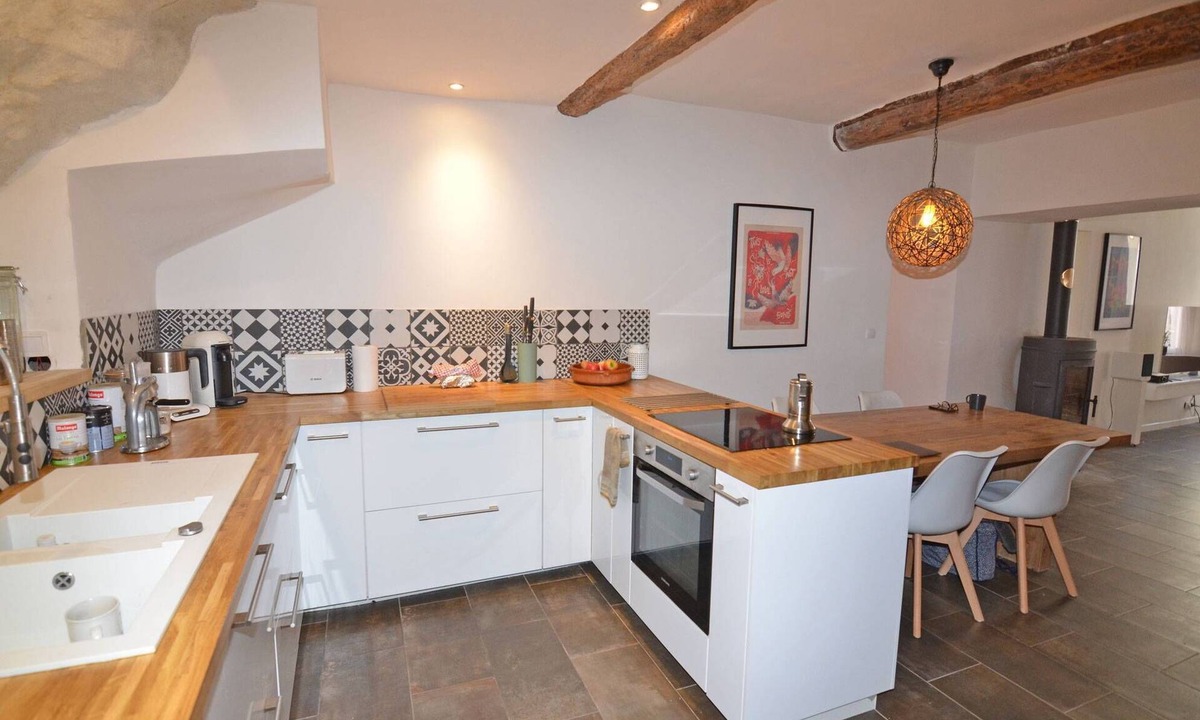 Bize-Minervois House | Large roof terrace|BBQ|2 min walk river swimming!