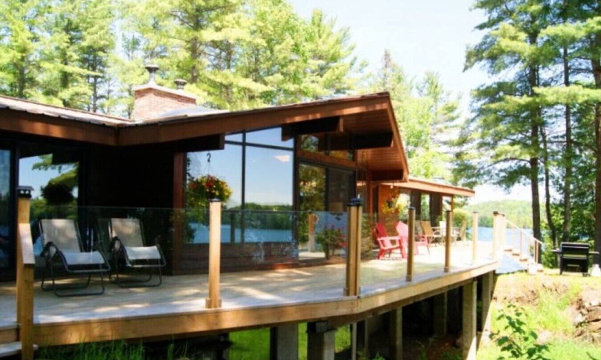 Tudor and Cashel Apartment | Large Sandy Beach! Amazing Privacy! Stunning Property!