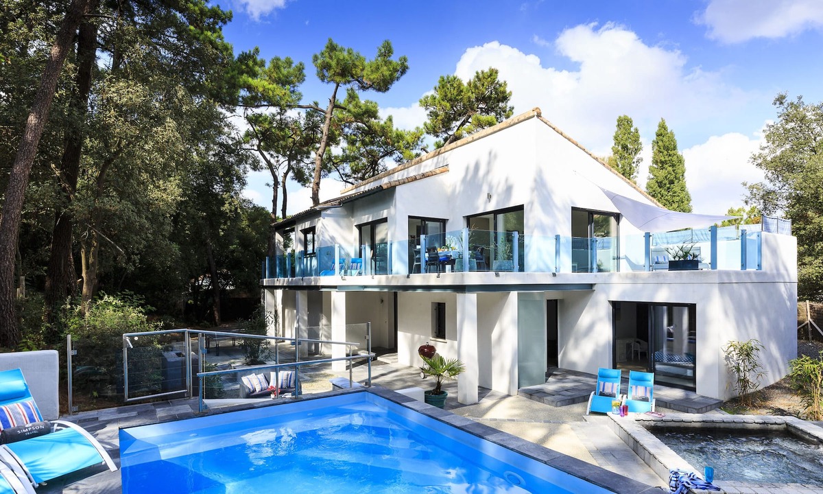 Longeville-sur-Mer Villa | Large Secluded Beach House With Heated Pool&Jacuzzi. Sea Views To Ile De Re