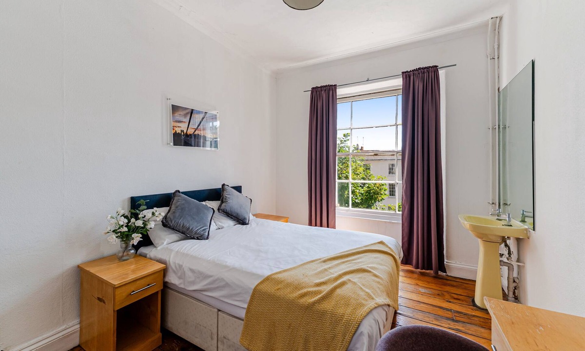 Clifton House | Large Single Room with Shared Bathroom