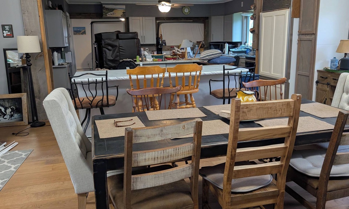 East Haven  Rutland County House | large ski ranch hot tub close to killington pets ok