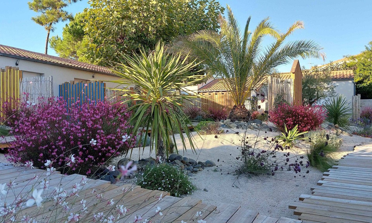 Boyardville House | Large Studio with terrace