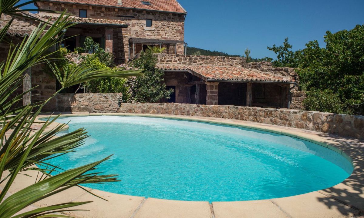 Planzolles House | Large stone house classified 4 épis, emblematic of southern Ardèche.