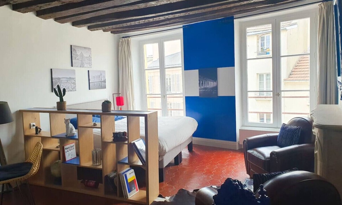 Saint-Germain-en-Laye Apartment | Large studio - city center - 300 m RER A