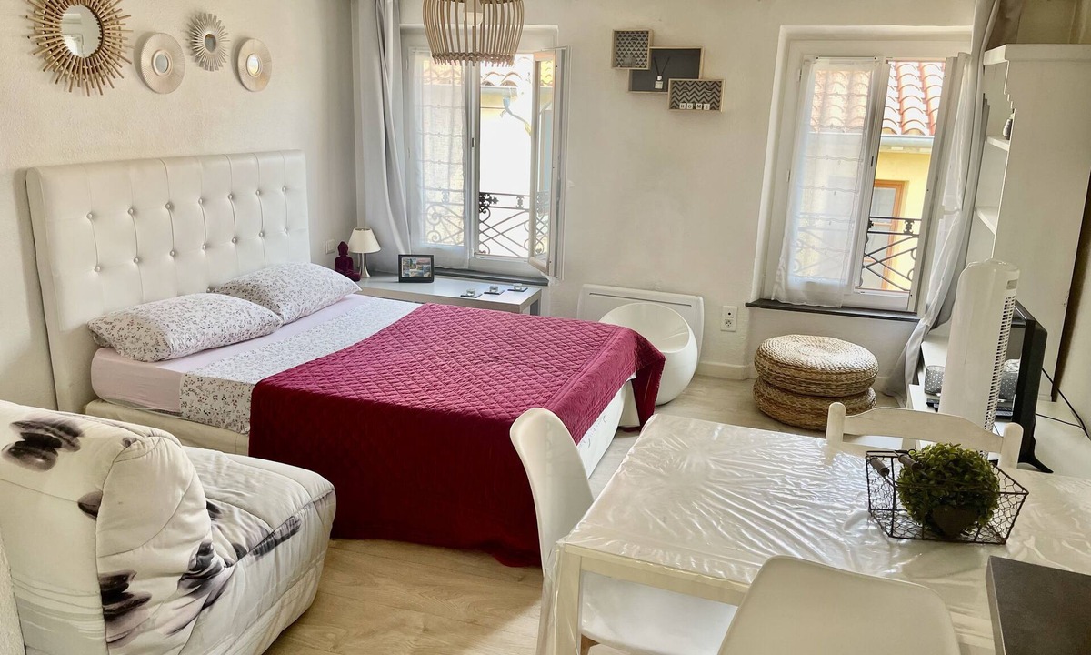 Les Halles - Valliere Apartment | LARGE STUDIO CROSSING ANY TEAM AT THE FOOT OF THE ROWS
