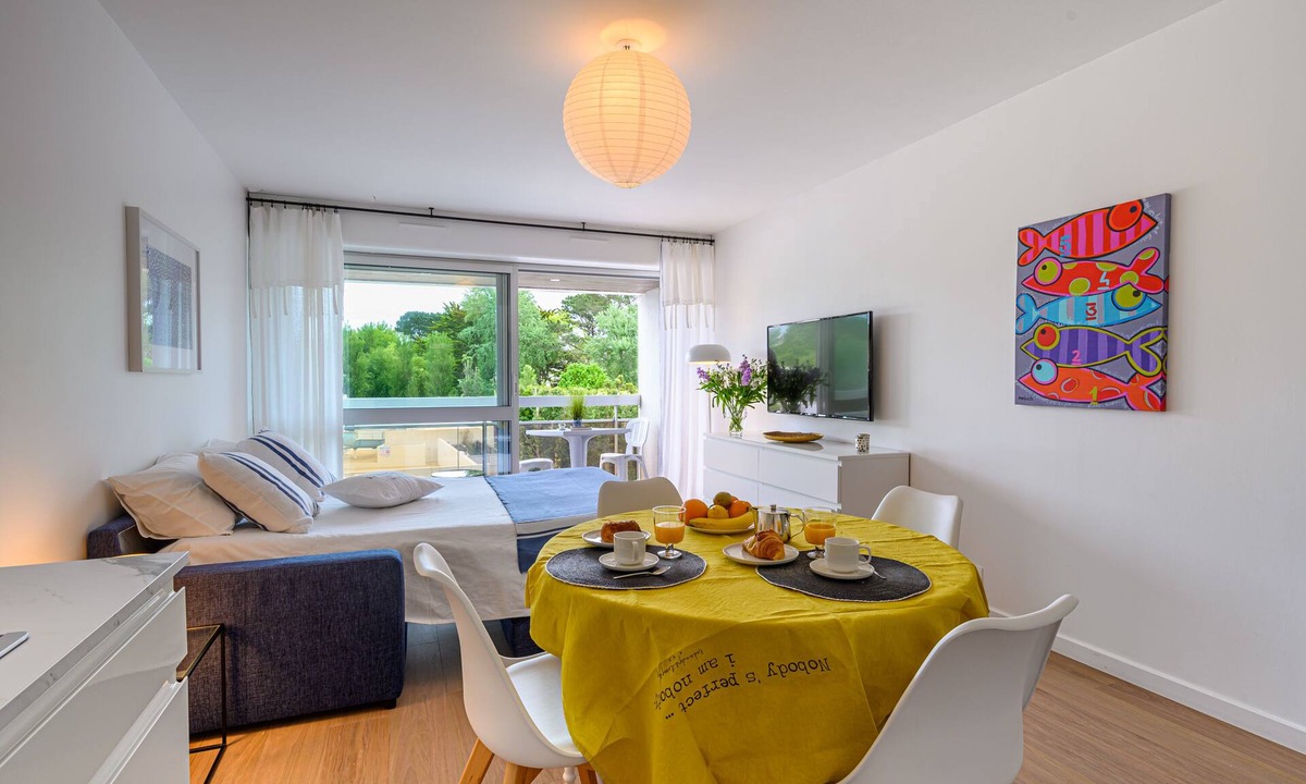 Benodet Apartment | Large studio, feet in the water!