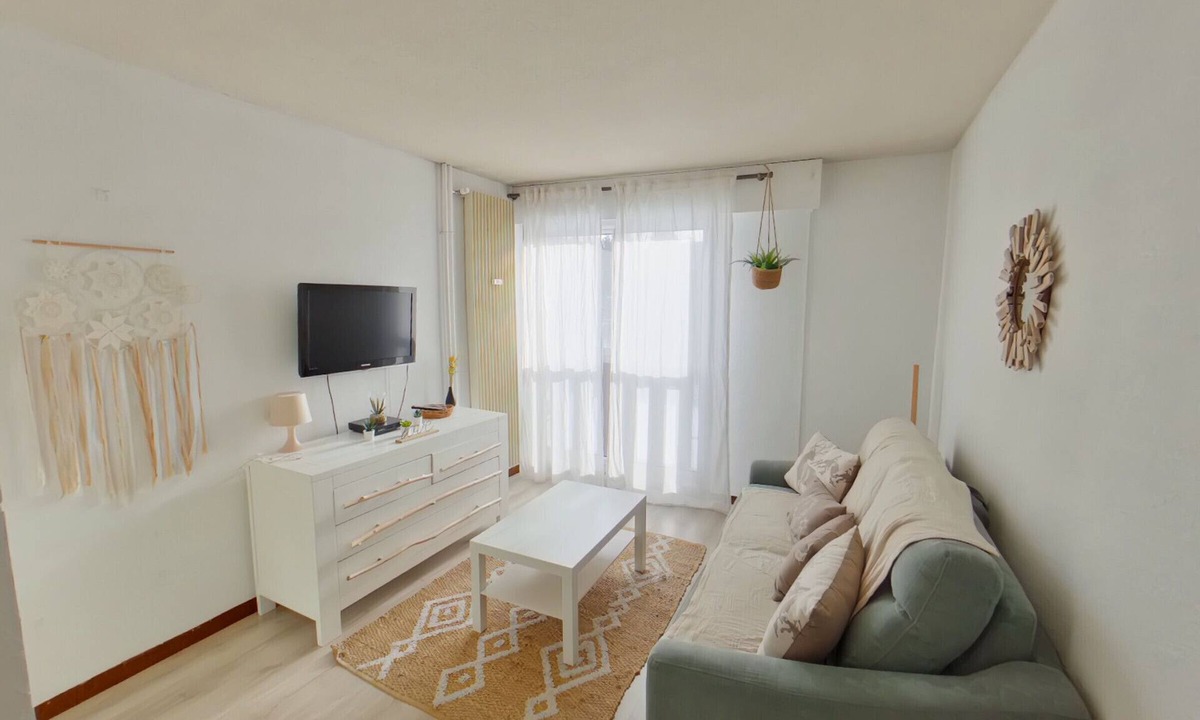 La Cure Apartment | Large studio for 4 with pool access in Les Rousses