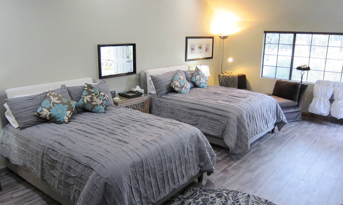Northridge Apartment | Large Studio Guest House