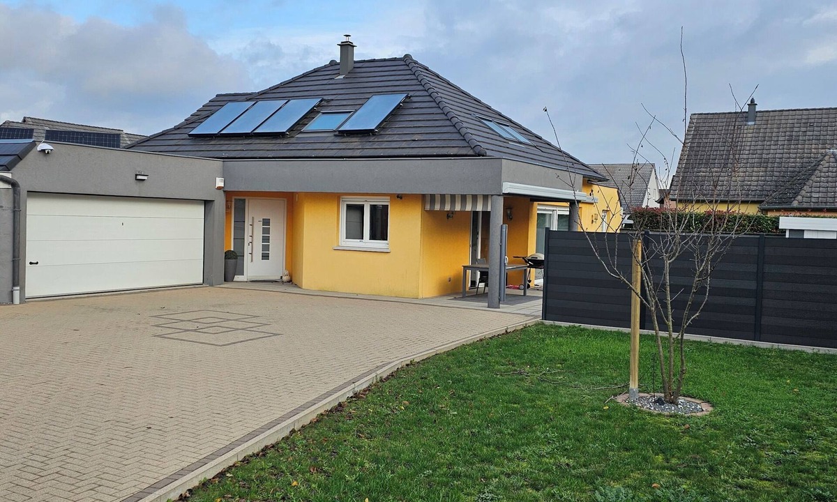 Herrlisheim House | Large studio in village house