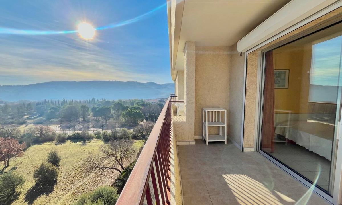 Greoux-les-Bains Apartment | Large studio - magnificent unobstructed view - ideal for curists or holidaymakers