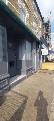 Highbury West Apartment | large Studio Near Arsenal Stadium