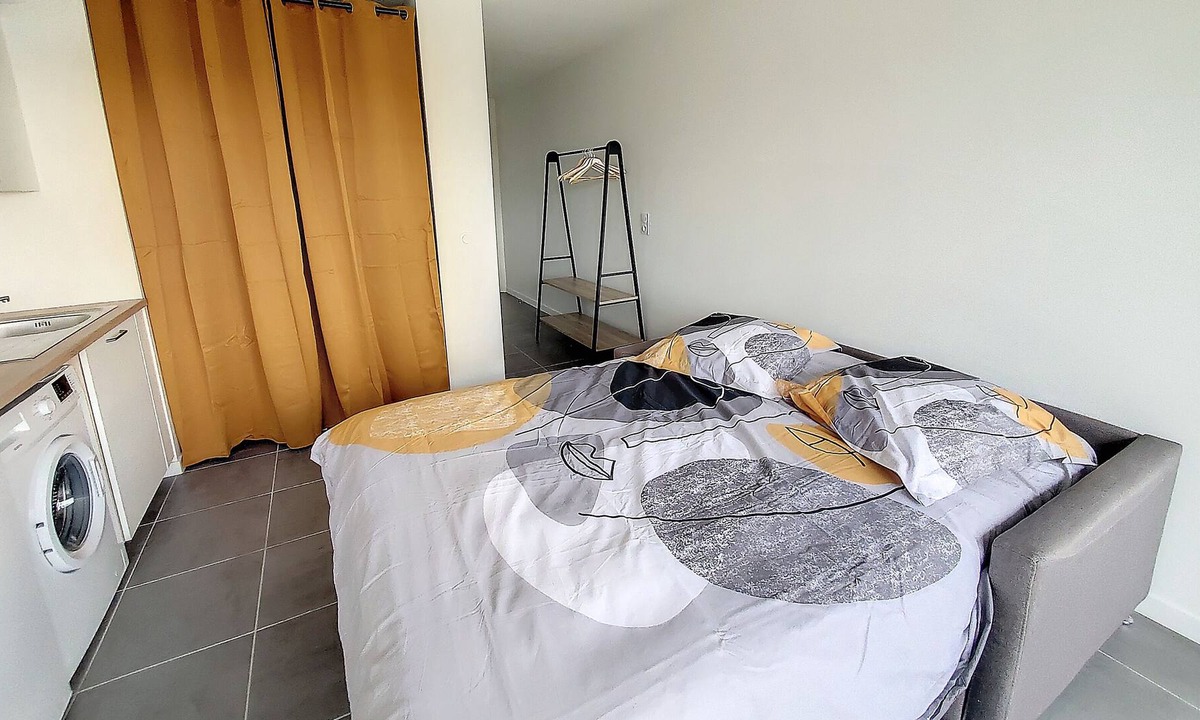 Pau Nord Apartment | Large Studio - Pkg - Univ. Technopark. Open view