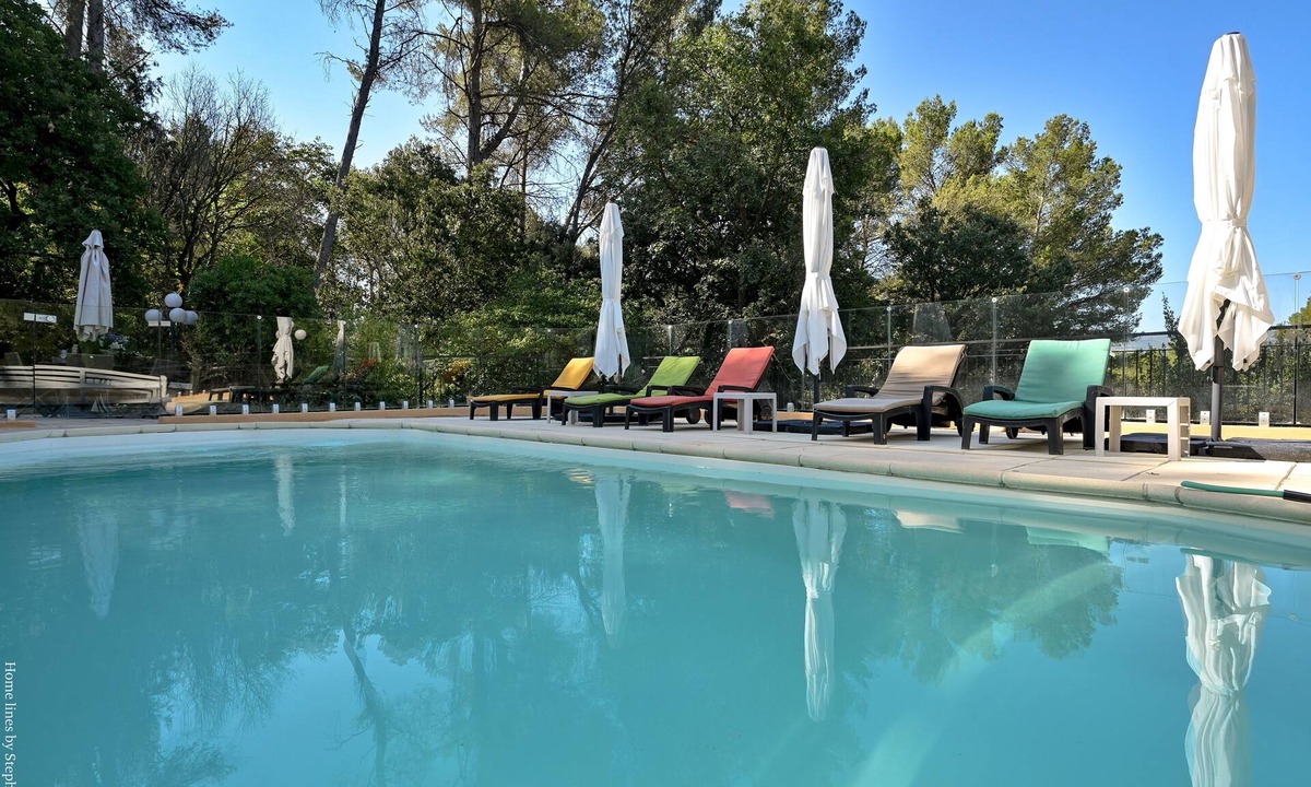 La Bouilladisse Apartment | Large studio with terrace and pool view