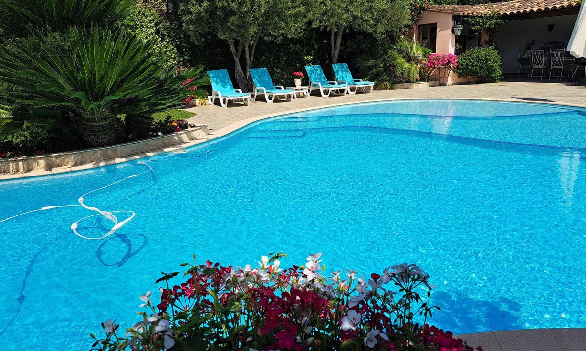 Carros Apartment | Large studio with mezzanine and 2 beds