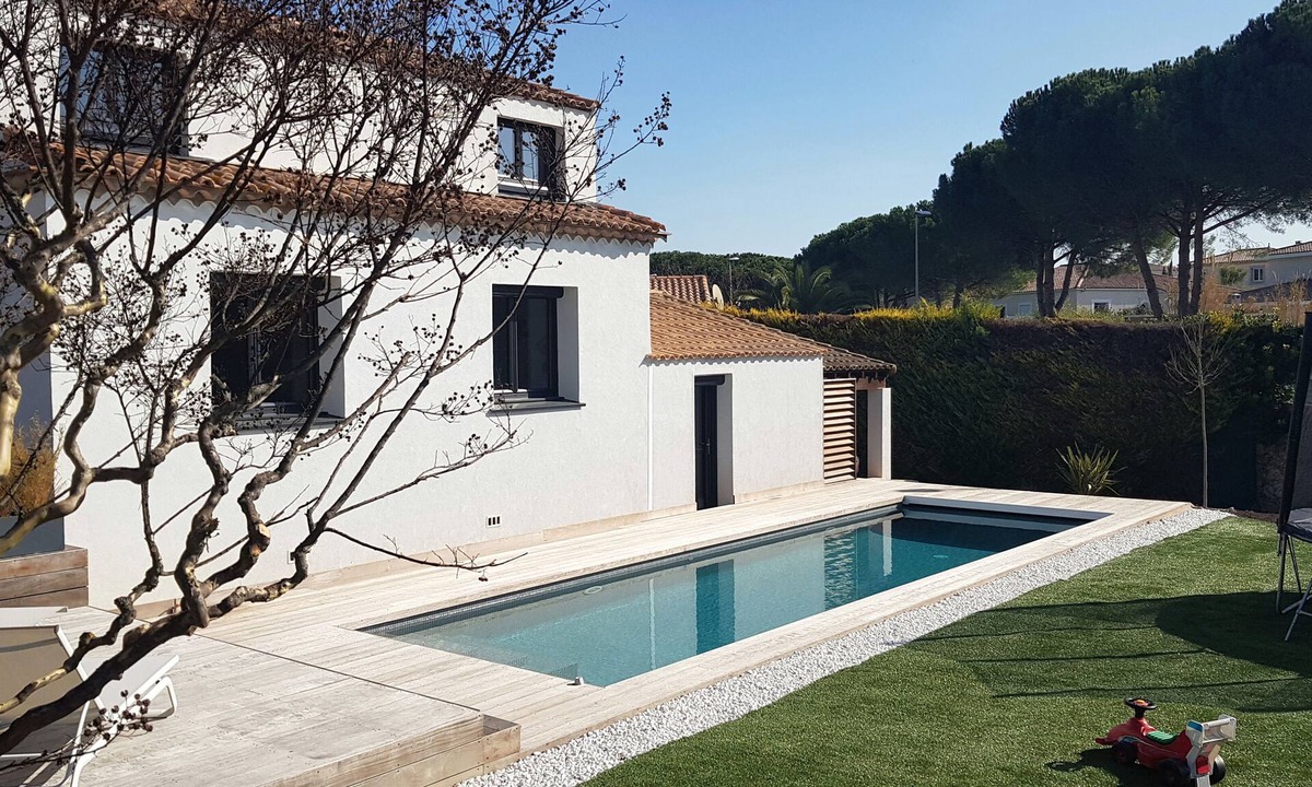 Saint-Georges-d'Orques Villa | Large Sunny Villa with Pool in Saint Georges d'Orques