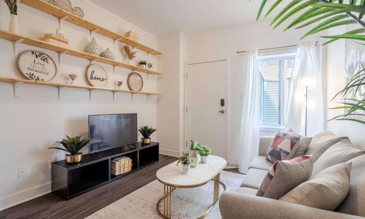 Griffintown Apartment | Large Suite in Downtown Montreal