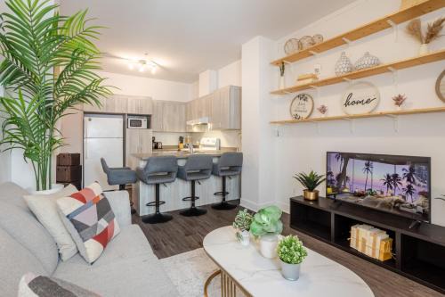 Griffintown Apartment | Large Suite in Downtown Montreal