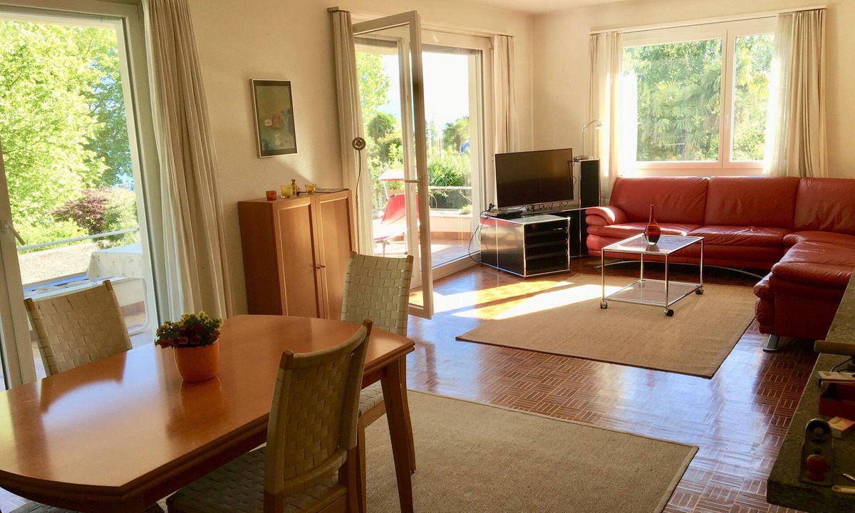 Minusio Apartment | Large sunny 4.5 room apartment on Lake Maggiore, without through traffic