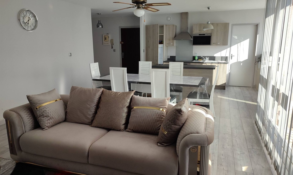 Creil Apartment | Large superb apartment near Paris