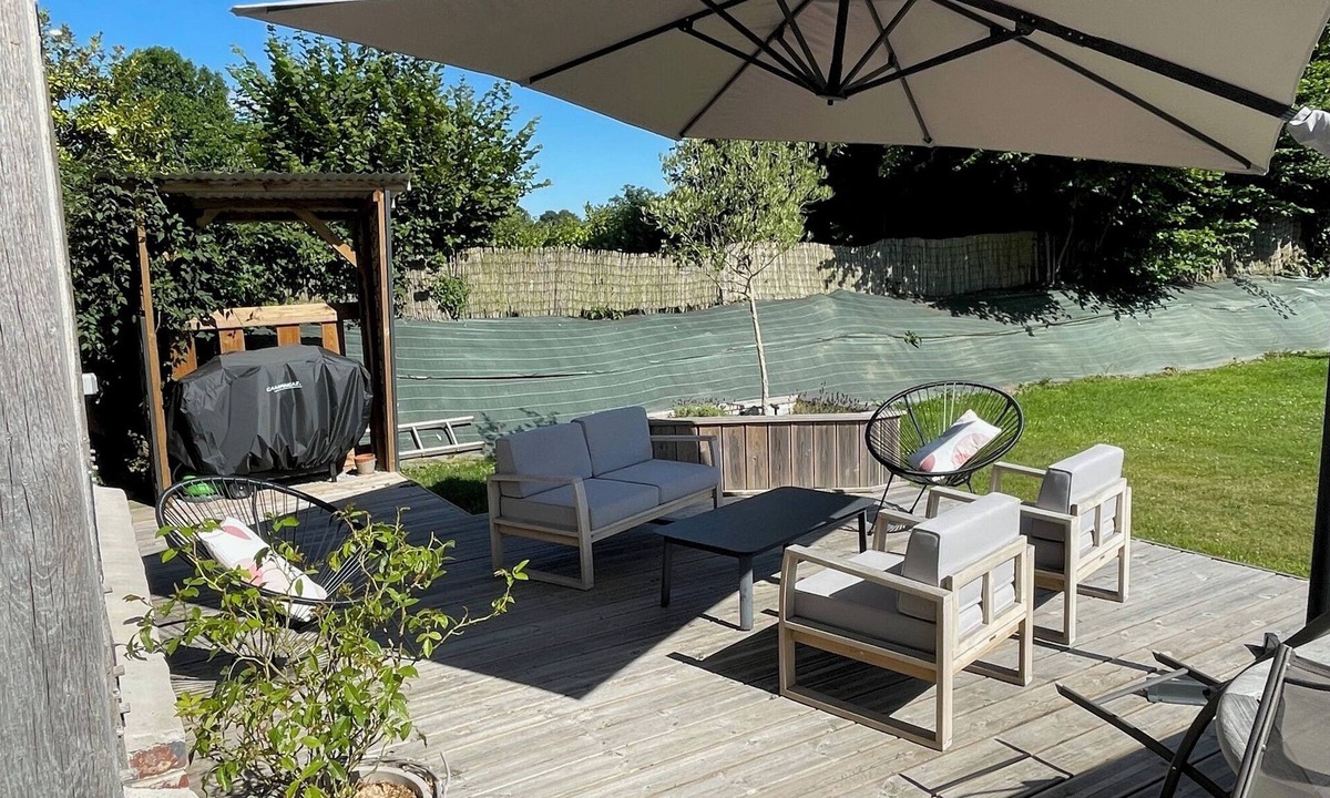 Boulleville Cottage | Large TERRACE Gîte, ALL COMFORT, Countryside NEAR HONFLEUR and BEACH