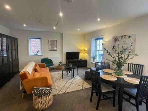 Wallingford Apartment | Large town centre apartment with parking