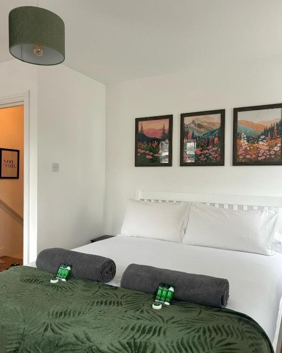 Royal Tunbridge Wells Apartment | Large Town Centre Apartment - Long & Short term available