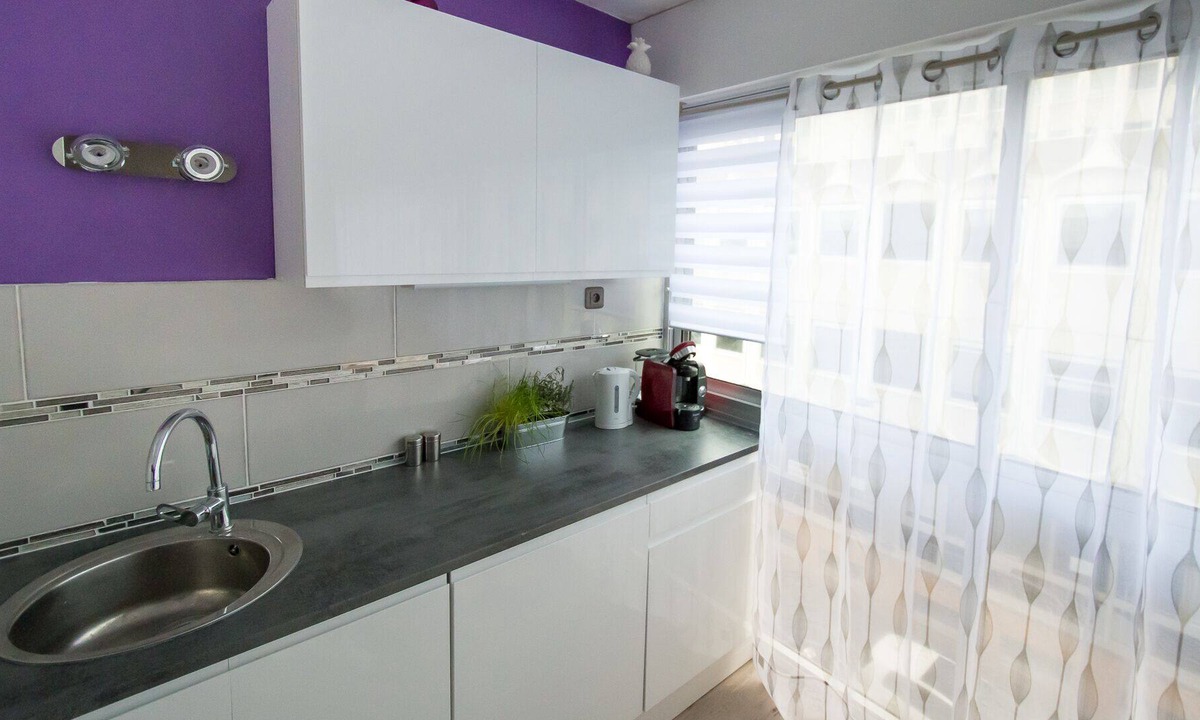 La Madeleine Apartment | LARGE TOWN STUDIO WITH PRIVATE PARKING