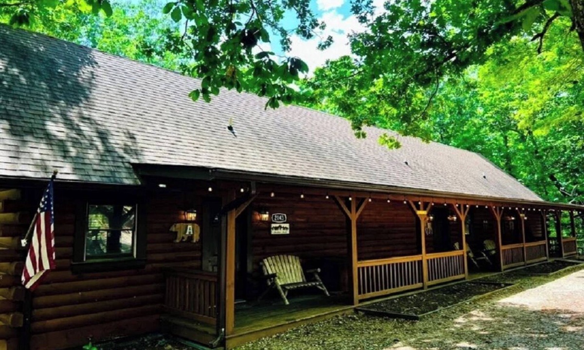 Pine Mountain Cabin | Large triplex cabin-great for groups!