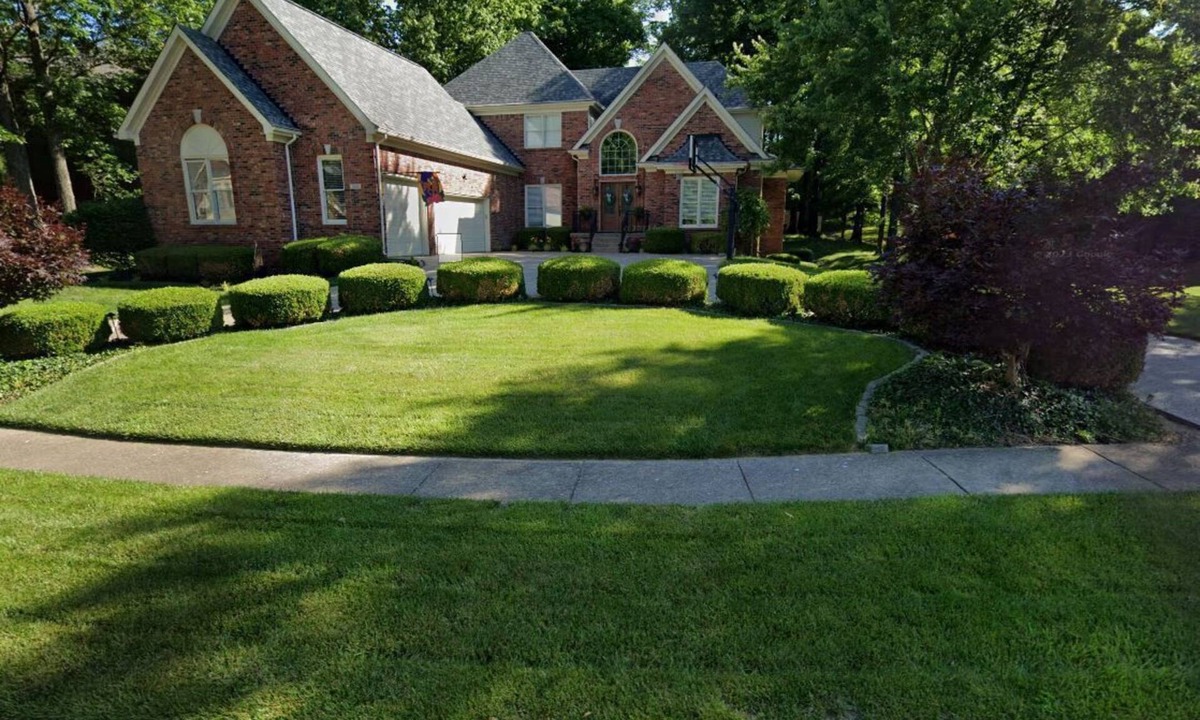 Lake Forest House | Large Updated Modern Home In Great Neighborhood