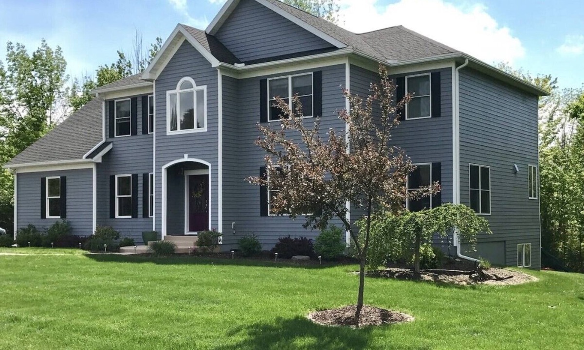 South Hill House | Large Upscale Home