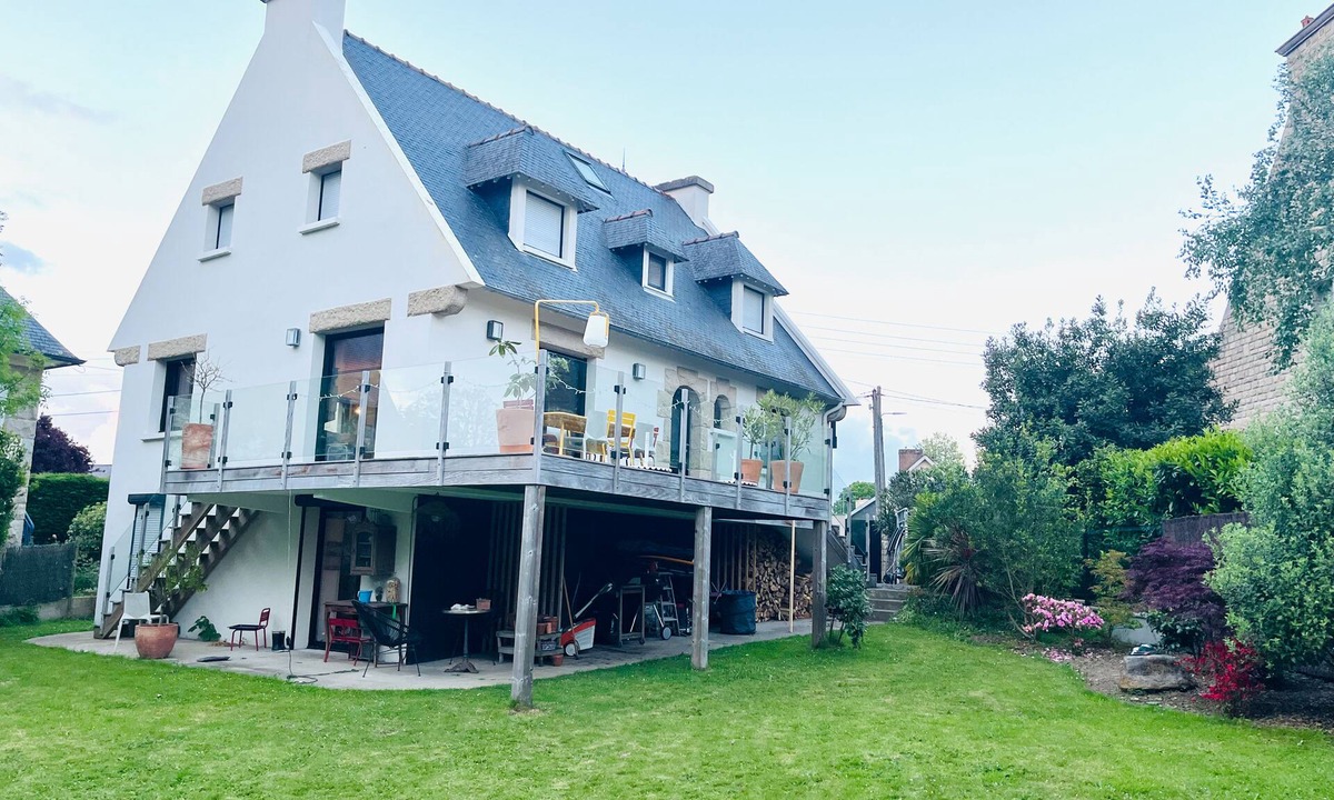 Saint-Ideuc House | Large vacation home 10 minutes' walk from the beach