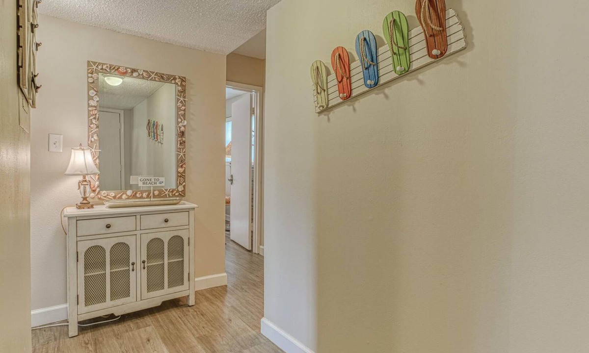 Miramar Beach Villa | Large very comfy pet friendly