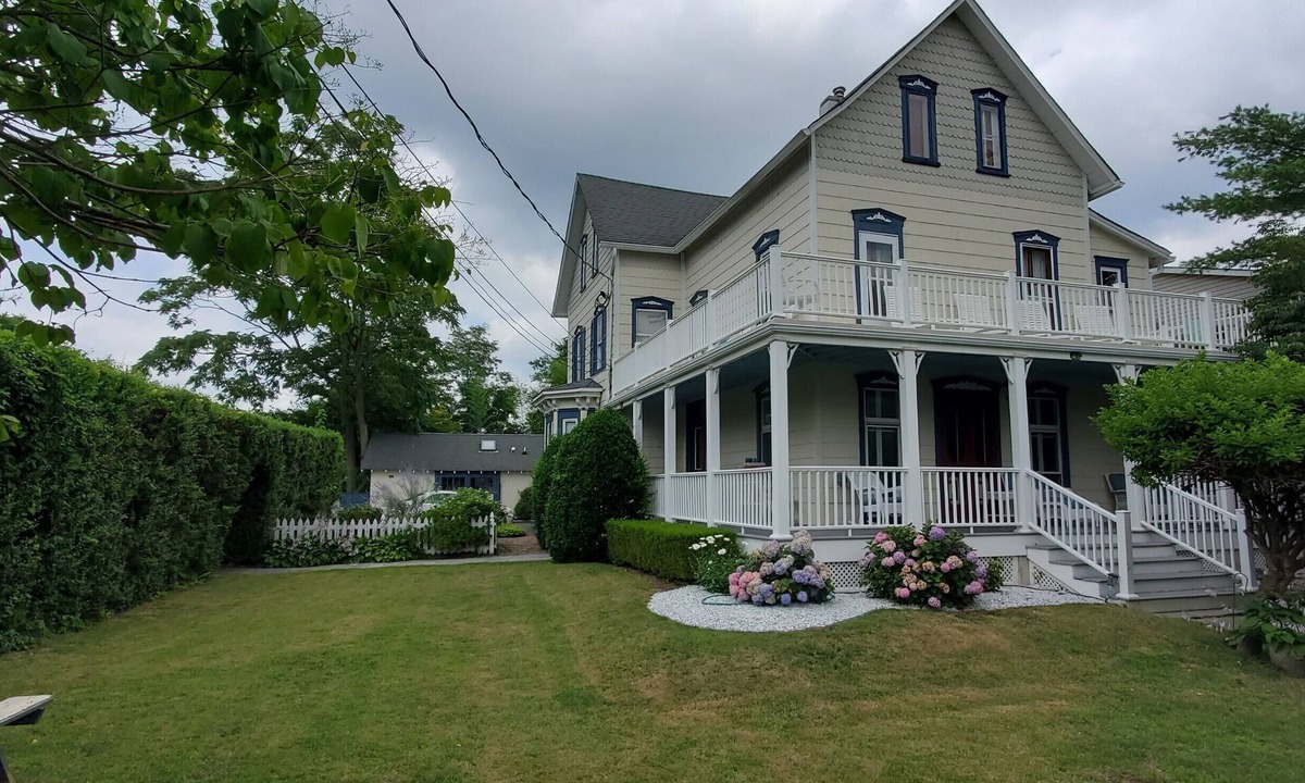 Spring Lake House | Large Victorian-fully modernized