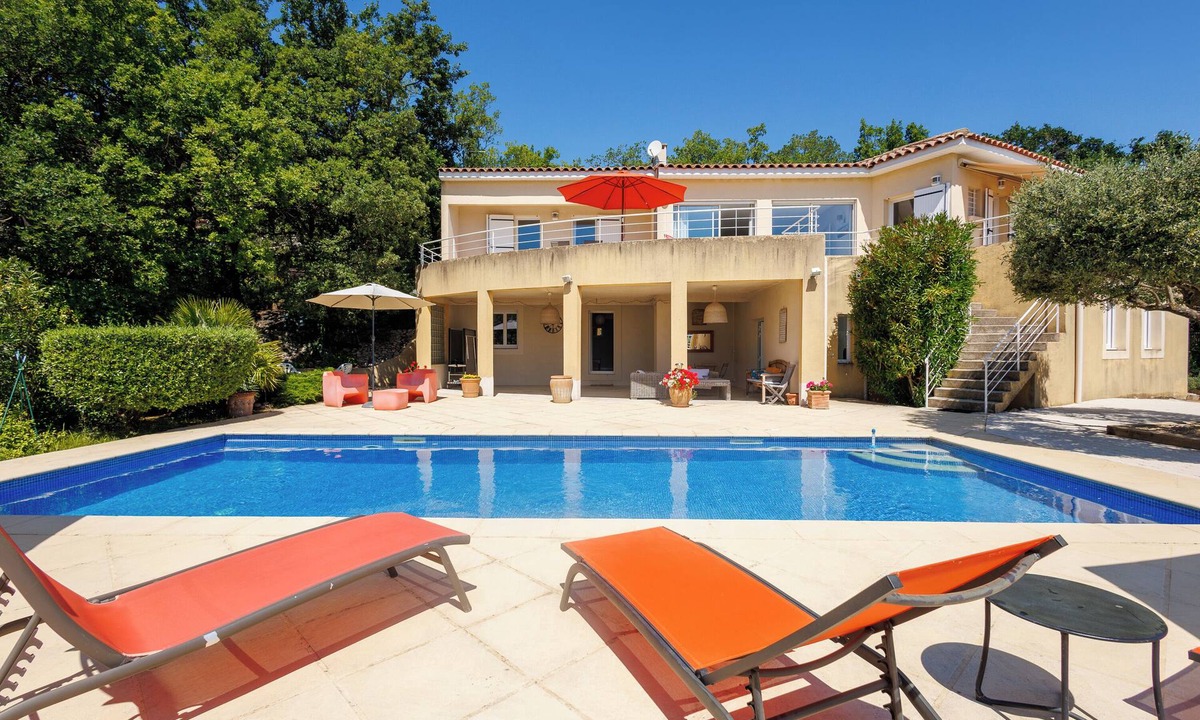 Rochefort-du-Gard Villa | Large villa with breathtaking views near Avignon ideal for family vacations