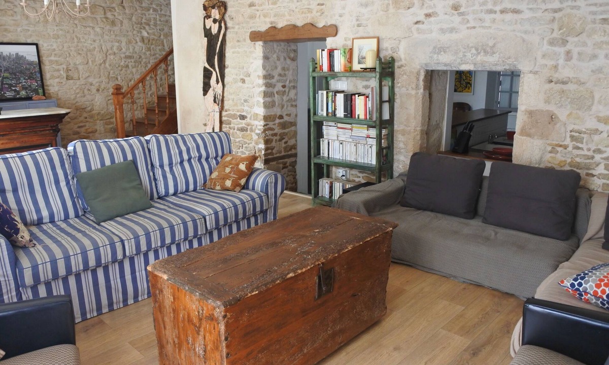 Le Gue-de-Velluire House | Large village house at the Ford Velluire