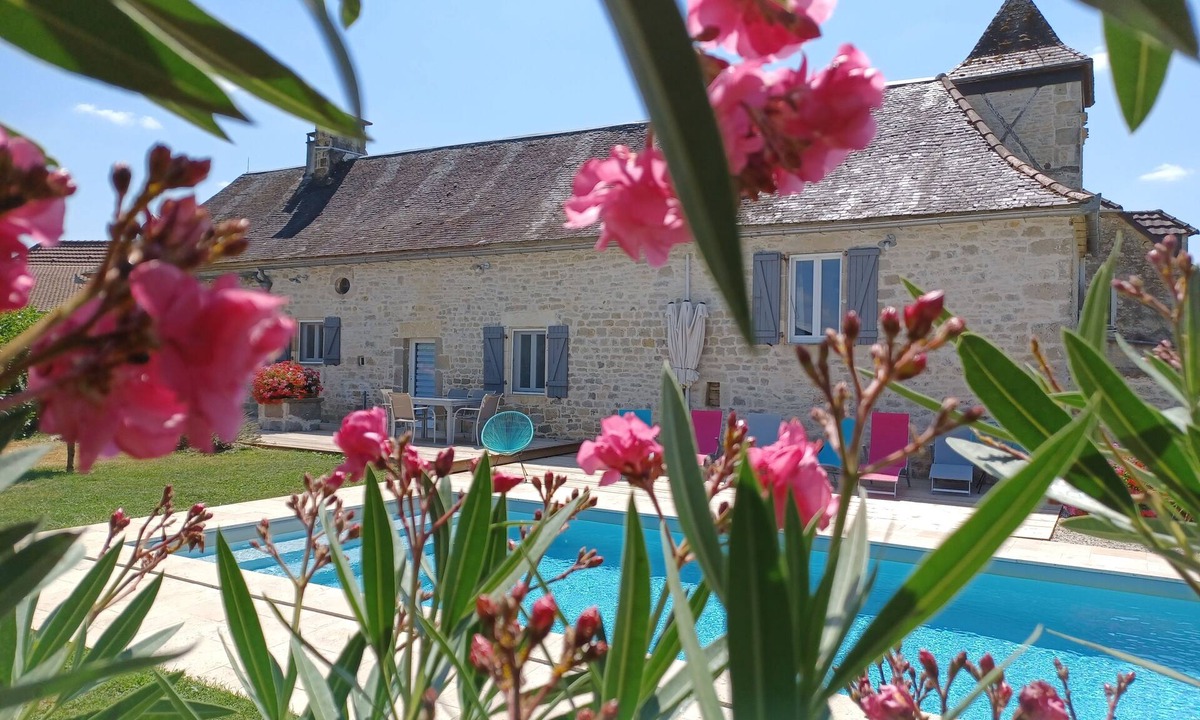 Martel House | large vineyard lodge