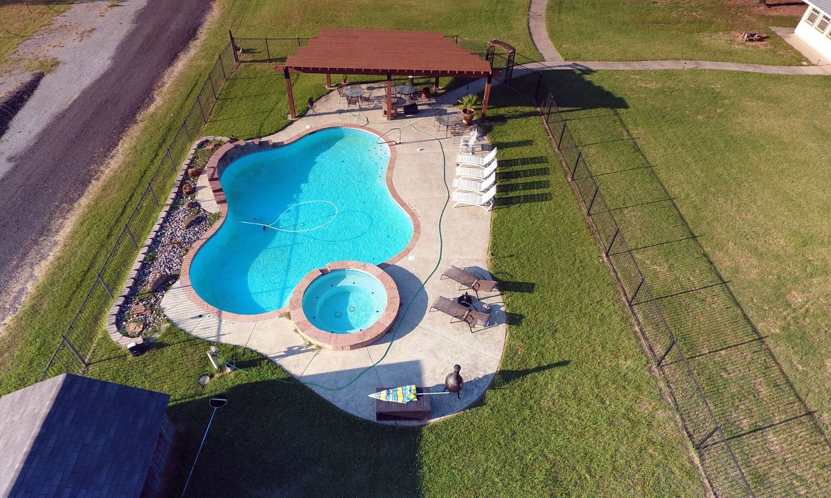 Aurora House | LargestRanchResort in DFW#PerfectforLargeGroups#Sleeps upto60#Pool#Pickleball