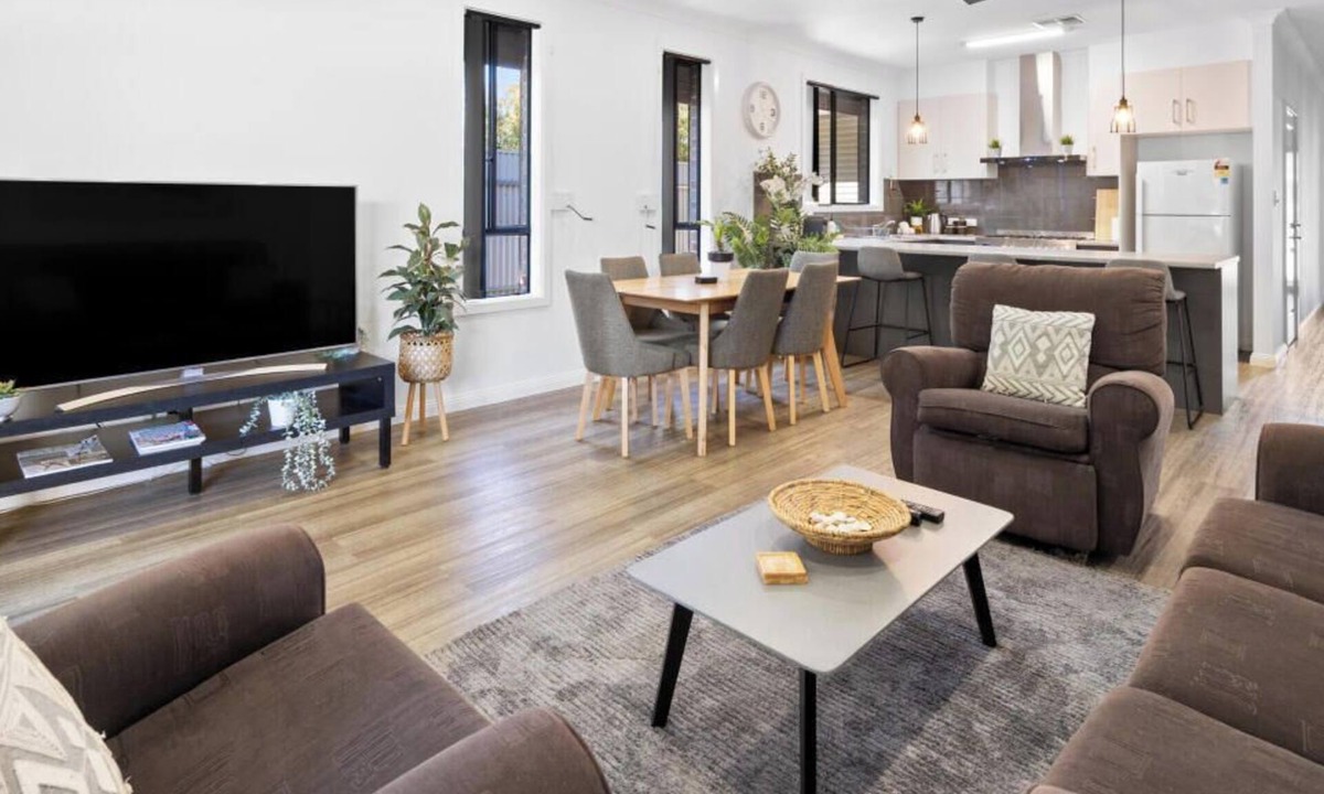 Largs Bay House | Largs Tides—Modern Stay Between Beach & Dining