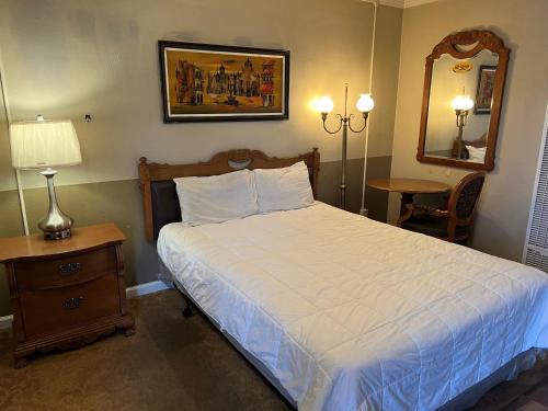 Sparks Hotel | Lariat Motel